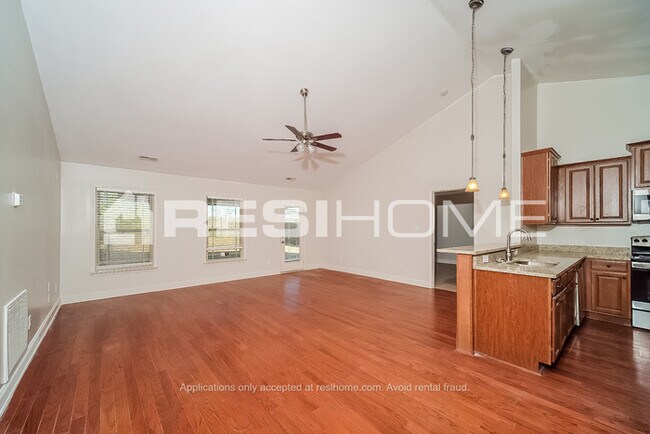 Building Photo - HOME FOR RENT!!