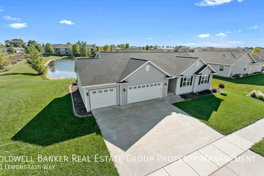 Primary Photo - 401 Lemongrass Way, Kaukauna