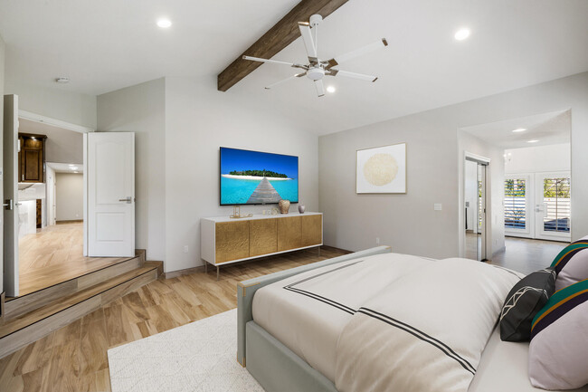 Building Photo - 74950 N Cove Dr