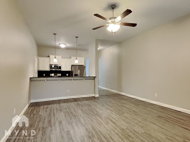 Foto del edificio - 1003 Merlin Dr