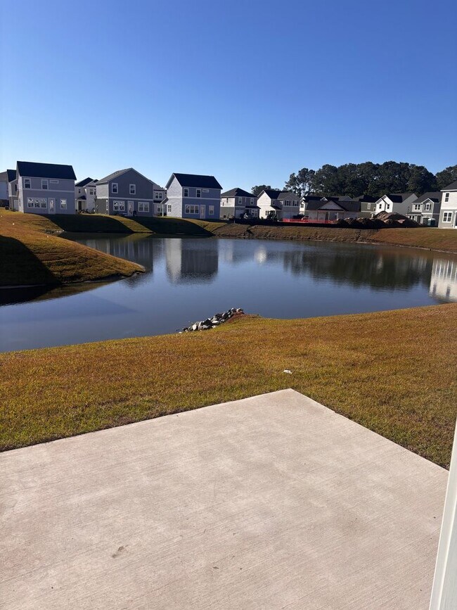 Foto del edificio - Beautiful 4BR 3 BA Home w/ Loft + Patio + View in Little River