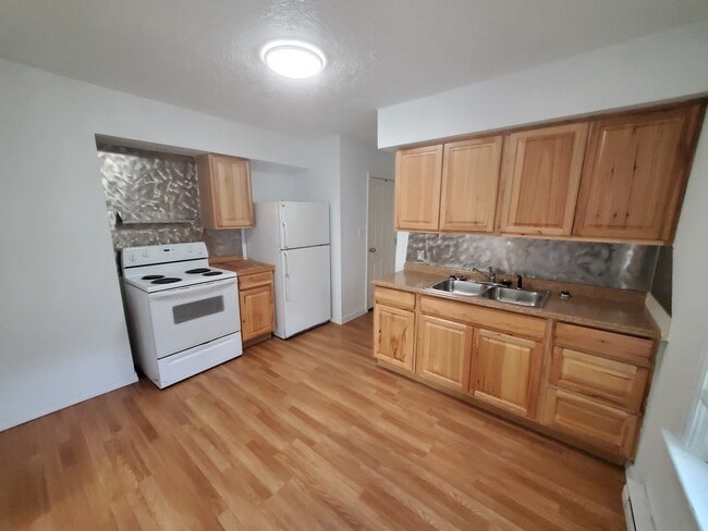 Building Photo - 1499 Mound Ave