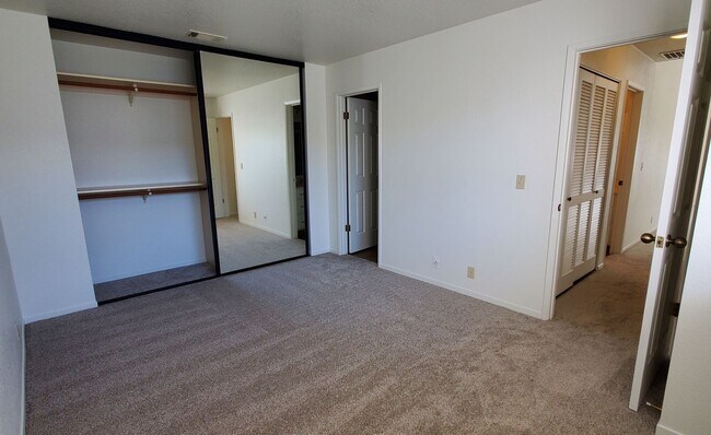 Foto del edificio - 2bd/2ba Condo near Marigold Center