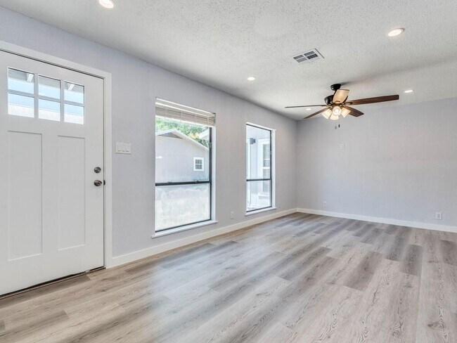 Building Photo - 4412 Gillis St