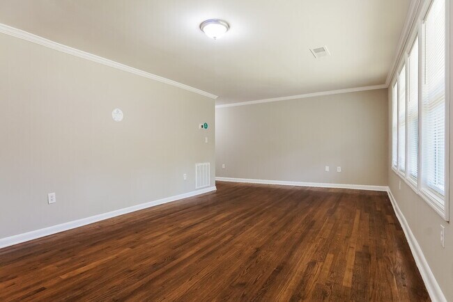 Foto del edificio - 328 Pleasant Valley Dr