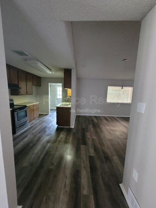 Foto del edificio - 2225 Charboneau Dr