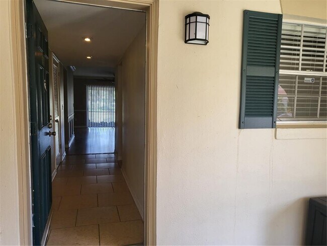 Foto del edificio - 10350 Carrollwood Ln