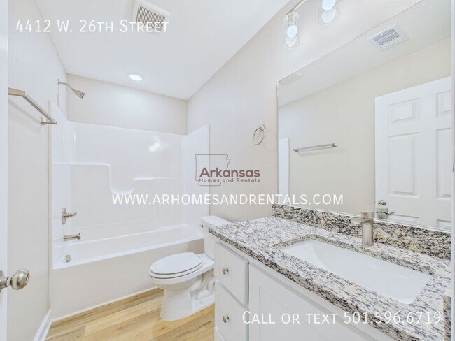 Foto del edificio - 4412 W 26th St