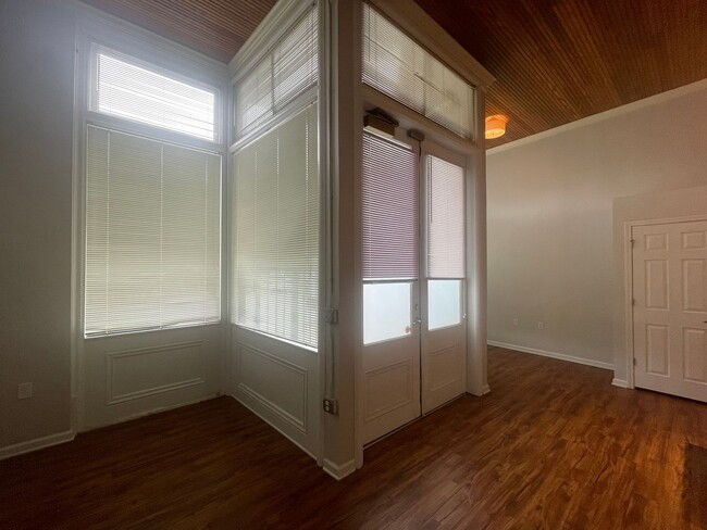 Building Photo - 478 Poplar St