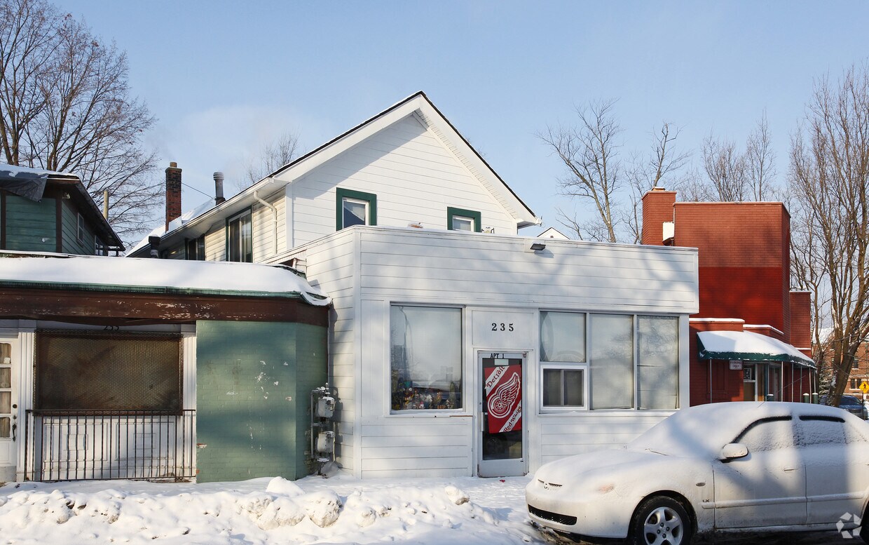 Building Photo - 235 N Summit St