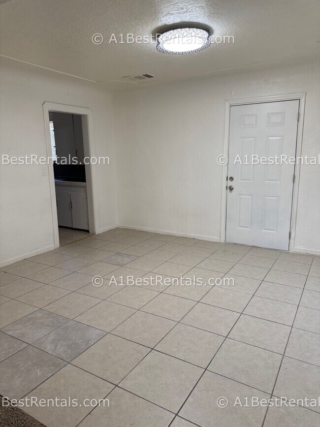 Foto del edificio - 120 Ellen Ave