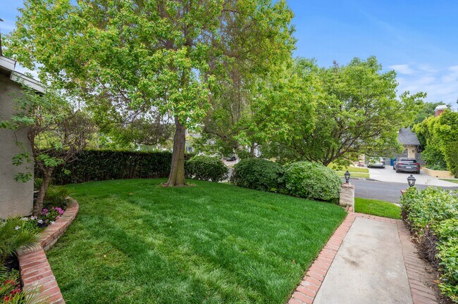 Foto del edificio - 4120 Laurelgrove Ave