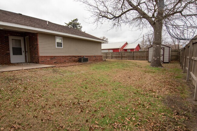 Building Photo - 2 bedroom, 2 bath duplex in Oklahoma