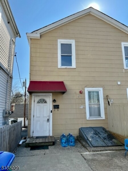 Primary Photo - 17 Herman St