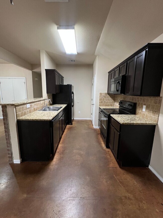 Building Photo - McGregor duplex