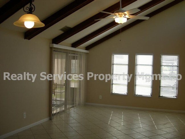 Building Photo - 17020 Golfside Cir