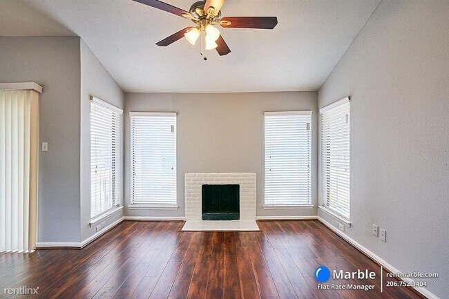 Foto del edificio - 2 br, 1 bath Condo - 10075 Westpark Dr Apt 17