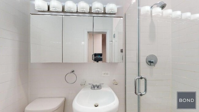 Building Photo - 200 W 58th St