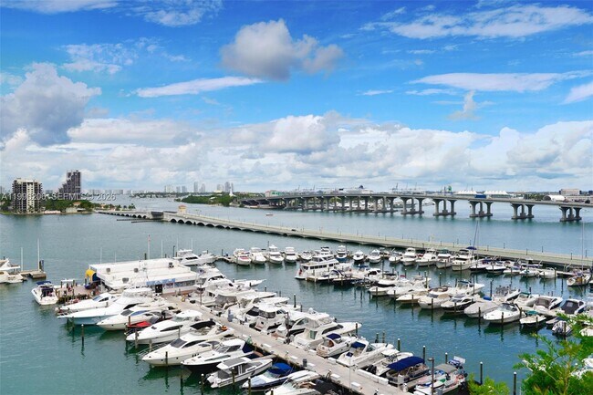 Foto del edificio - 1717 N Bayshore Dr