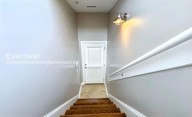 Building Photo - 101 Generals Retreat Pl