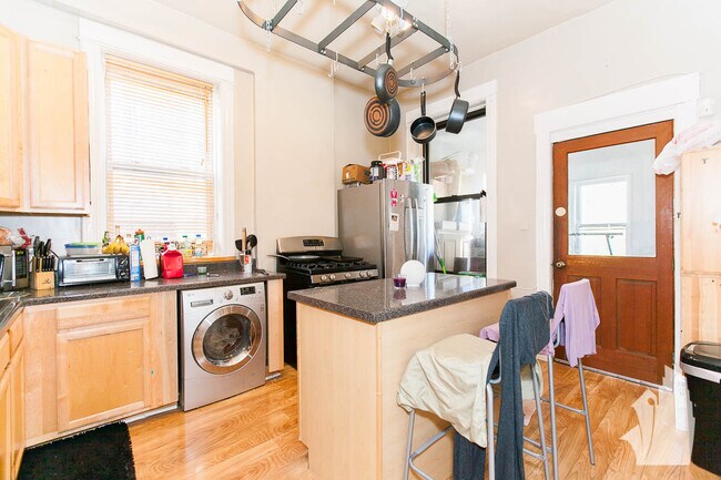 Foto del edificio - 3336 N Sheffield Ave