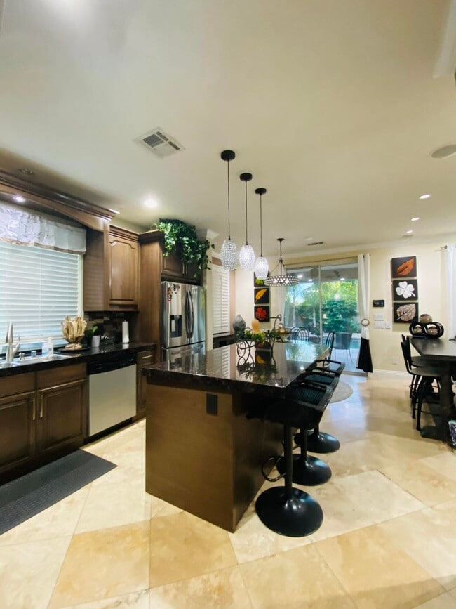 Building Photo - 80979-979 Avery Dr