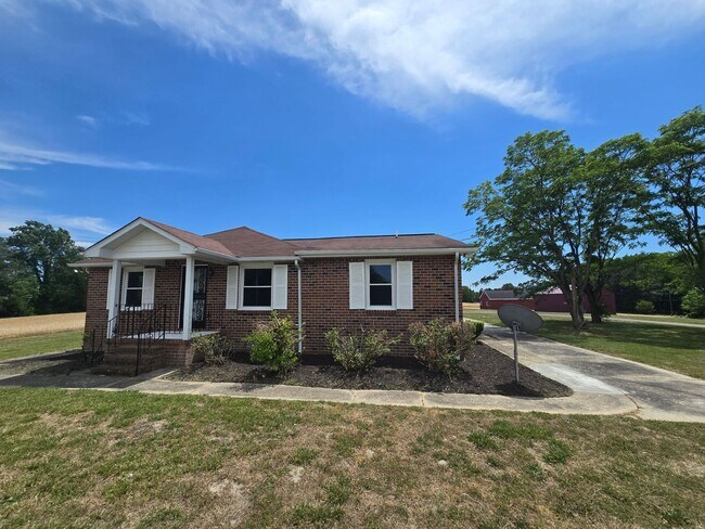 Foto del edificio - NEWLY REMODELED 3 BR House in Prince George County