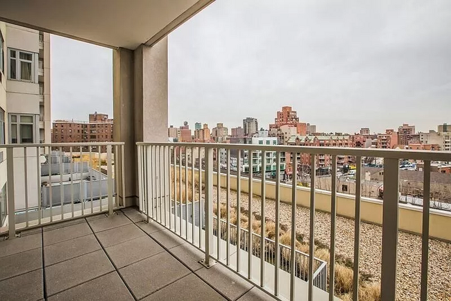 Foto del edificio - 40- 22 College Point Blvd