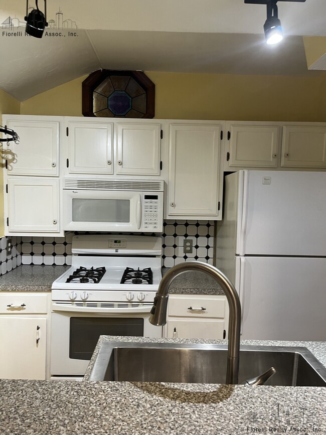 Building Photo - 33 Princeton St