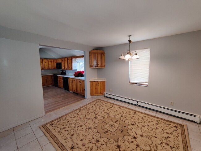 Building Photo - PRIVATE, COZY 2-3 BDRM 1.5 BATH HOME W/ HU...