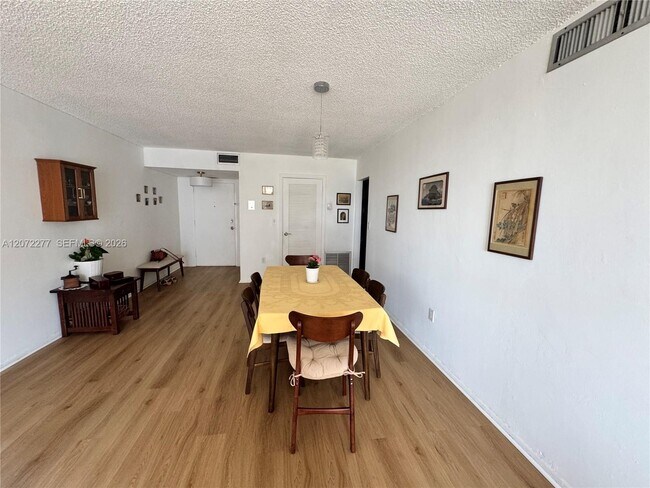 Foto del edificio - 1470 NE 125th Terrace