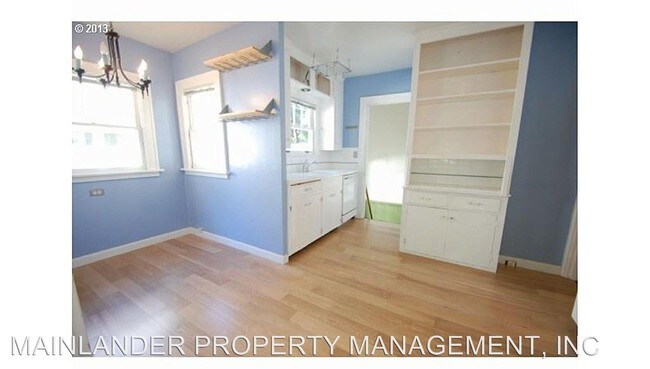 Building Photo - 2 br, 1 bath House - 2933 NE KNOTT STREET