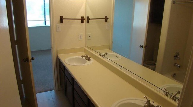 Building Photo - 2809 Wimbledon Ct