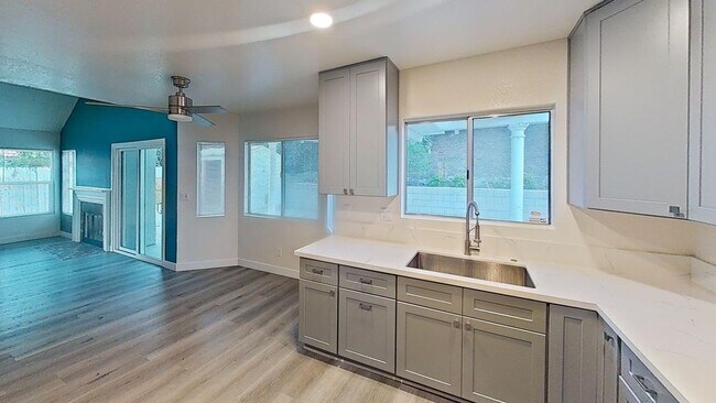 Foto del edificio - 15711 Shadow Mountain Ln