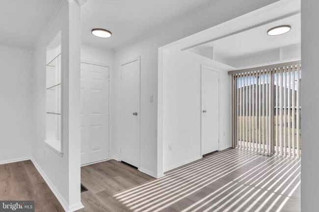 Building Photo - 21 Uxbridge Pl