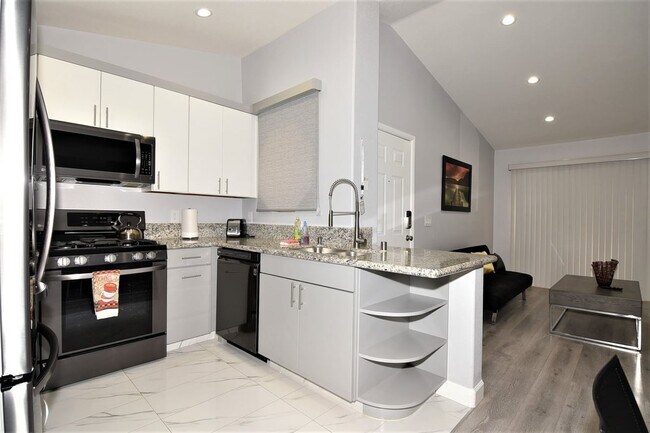 Foto del edificio - 5415 W Harmon Ave