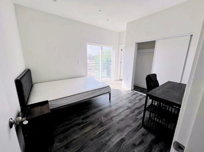 Foto del edificio - 1230 Rolland Curtis Pl