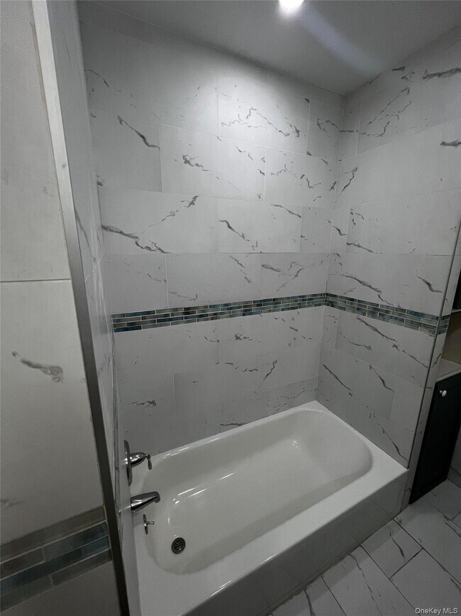 Foto del edificio - 349 Warwick Ave