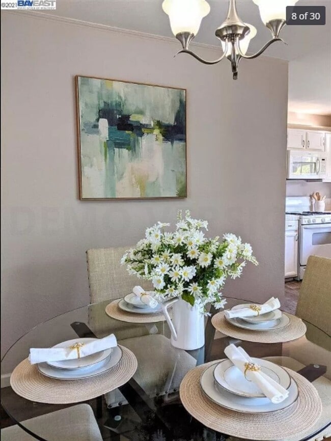 Foto del edificio - $2850 / 2 BR - GORGEOUS MEADOWBROOK CONDO ...