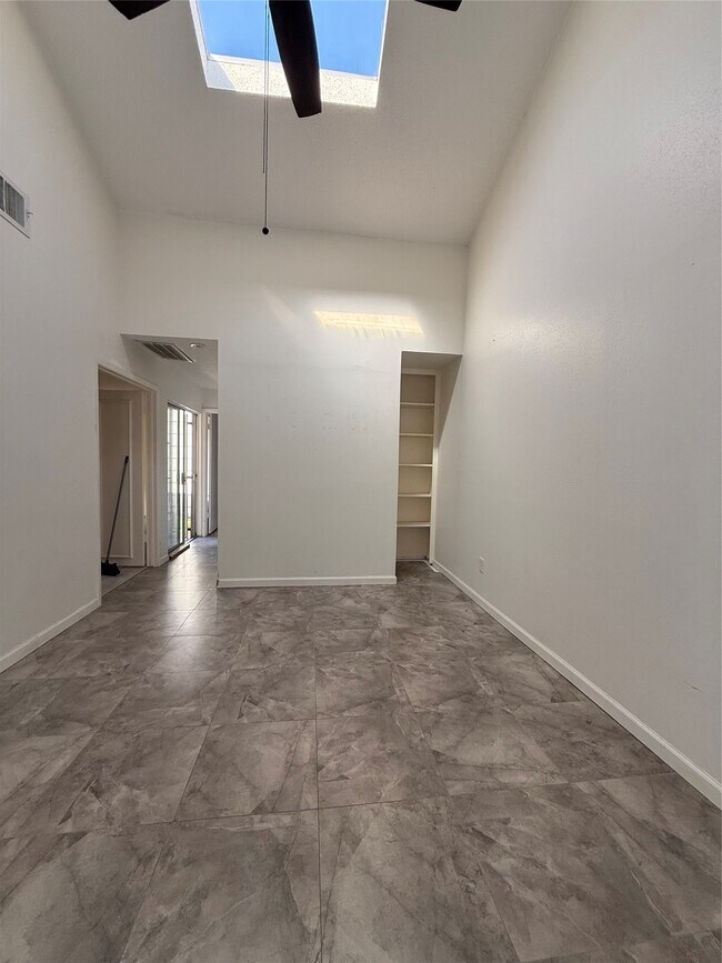 Foto del edificio - 12550 Newbrook Dr