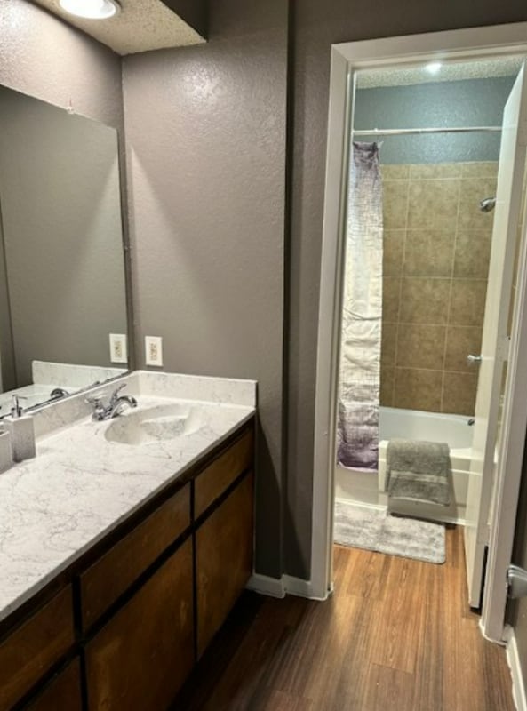 Building Photo - 208 S Las Vegas Trail