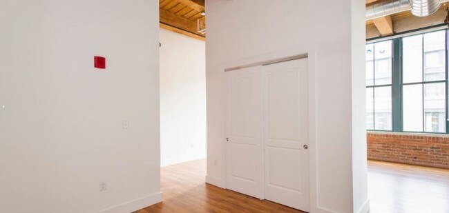 Building Photo - 49 Melcher St