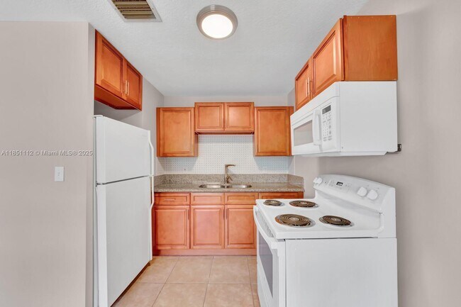 Building Photo - 2610 Riverland Dr