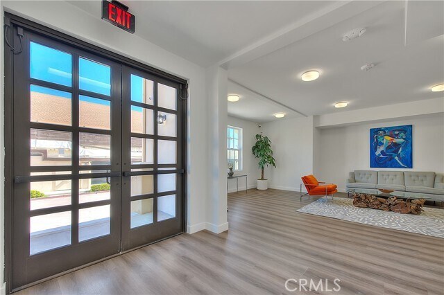 Foto del edificio - 501 W Foothill Blvd