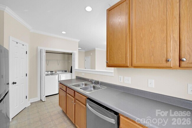 Foto del edificio - 163 Forest Ridge Rd