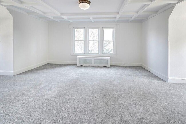 Foto del edificio - 120 Soundview Ave