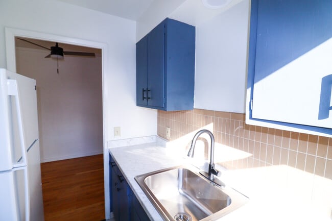 Building Photo - 1954 Rockland Ave