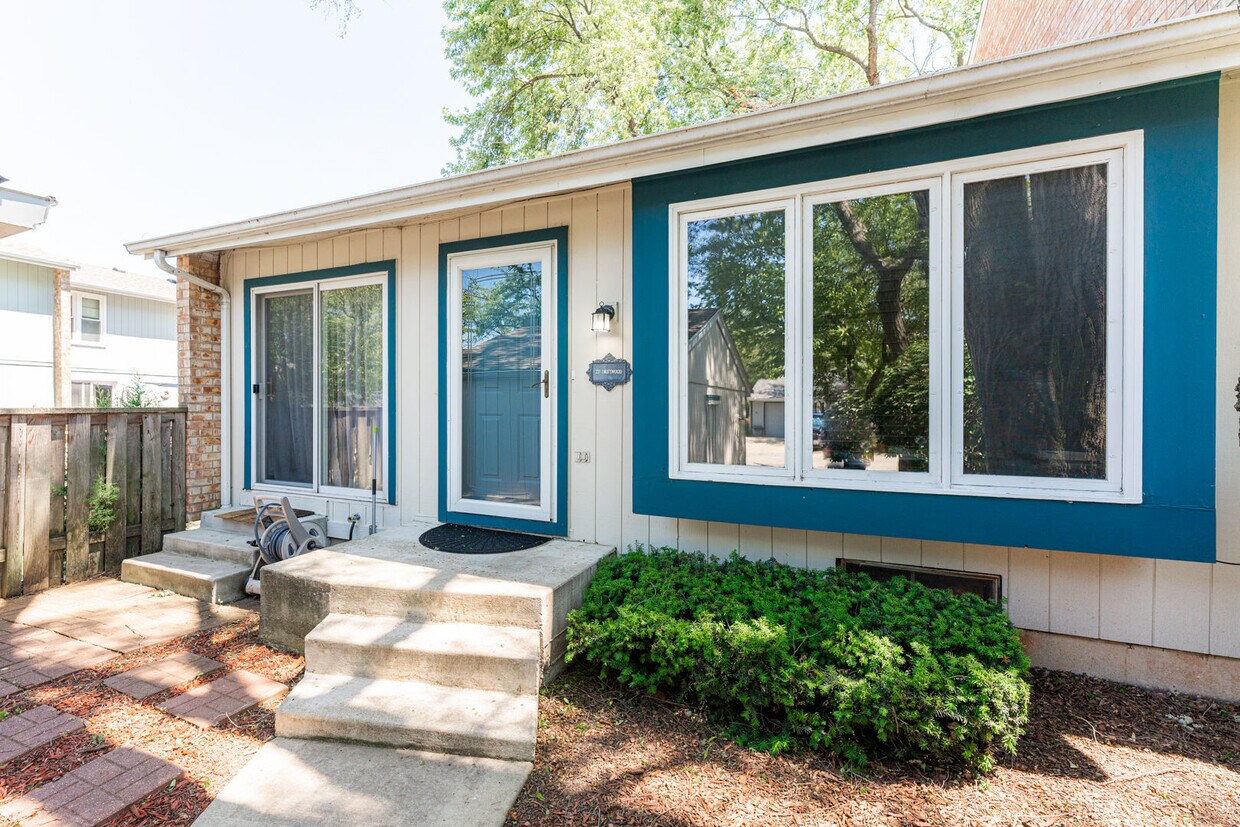 227 Driftwood Ln, Bloomingdale, IL 60108 Townhome Rentals in