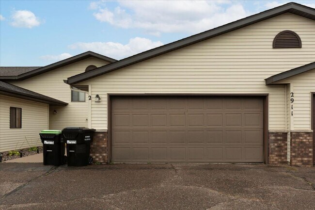 Foto del edificio - 2911 Edgewood Dr