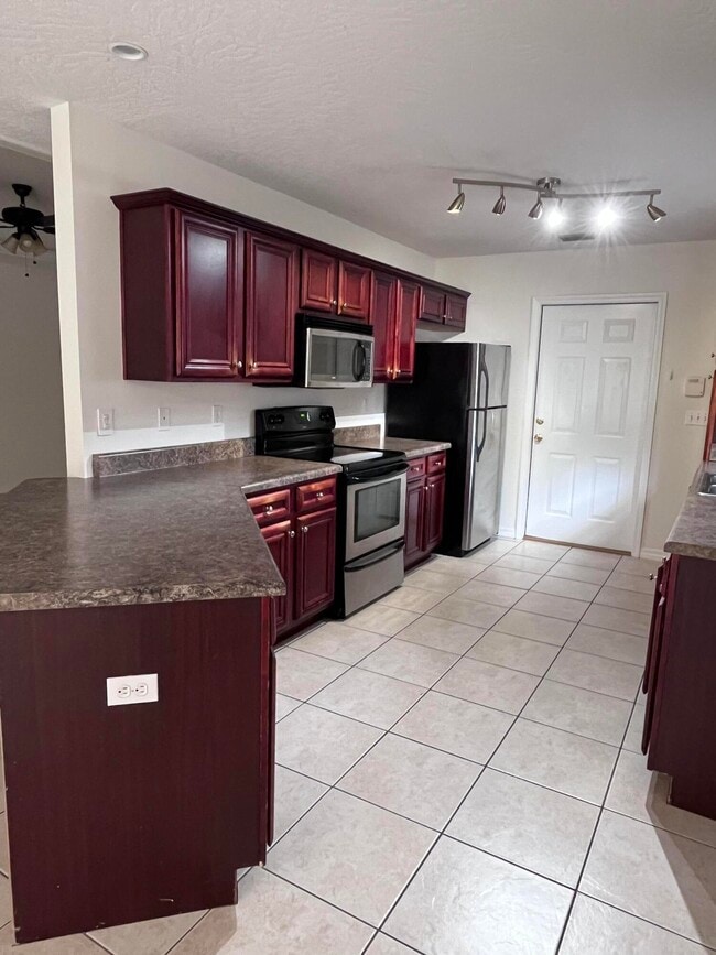 Foto del edificio - 706 Oaklawn St